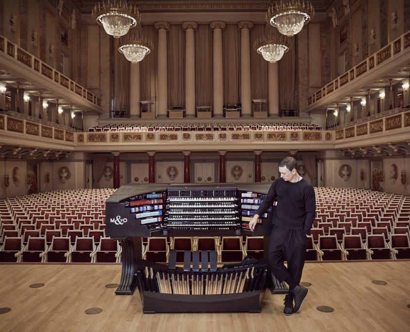 Cameron Carpenter & International Touring Organ